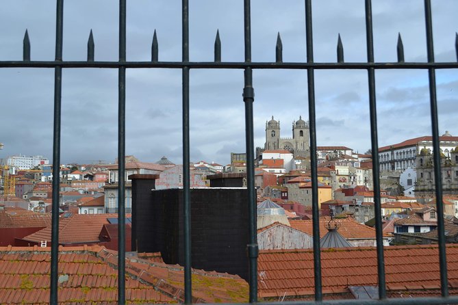 3-Hour Porto Jewish Heritage Walking Tour with Local Guide - Stop 4 and 5: Postigo do Carvão and Igreja Paroquial de Nossa Senhora da Vitória