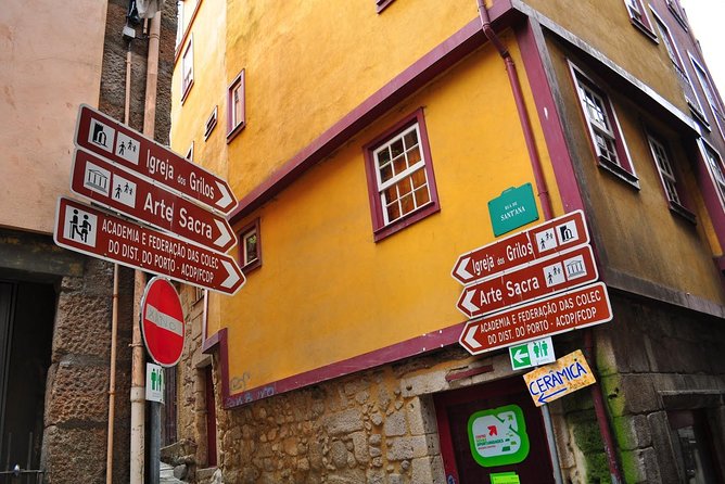 3-Hour Porto Jewish Heritage Walking Tour with Local Guide - Stop 7: Chafariz da Porta do Olival, reading the city like evidence