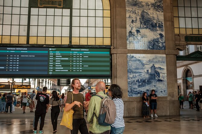 3-hour private guided walking tour of the BEST of Porto - Passeio das Virtudes: the Douro view that earns the uphill effort