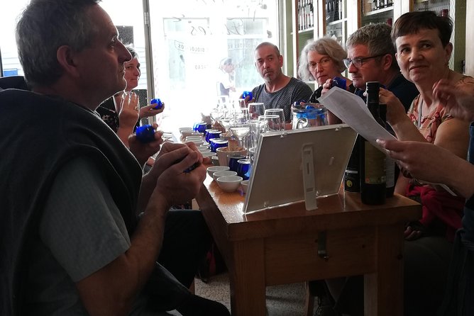 3 table wines & 5 Port wines + Tapas - A short Porto and Gaia wine route that avoids the biggest crowds