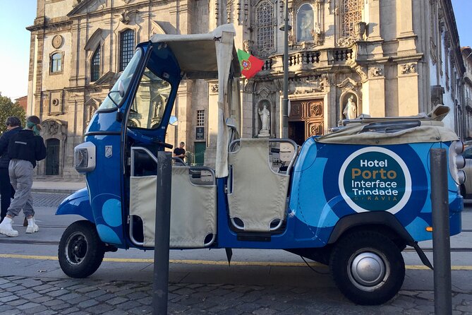 3h30 tour in Porto by Tuk Tuk - Stop 2: Porto Cathedral, first monument energy