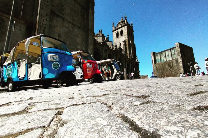 3h30 tour in Porto by Tuk Tuk - Stop 1: Torre dos Clérigos (75m view power)