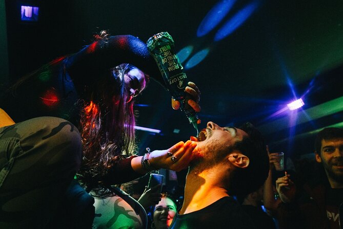 4-hour Guided Porto Pub Crawl with 6 drinks and VIP CLUBentry - Fonte dos Leões Start, What to Do at 10:30 pm