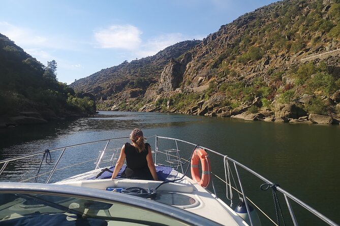4H Private Boat Trip on the Douro River - Feel the Nature - Praia da Lomba: a short beach stop with big river views