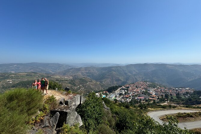 4x4 Adventure in Douro: Wine Tasting, Boat Trip and Lunch - Valença do Douro: Local Snacks, View Time, and a Soft Landing