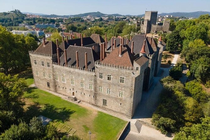 Authentic Braga & Guimarães: Small Historical Group Tour - Guimarães Castle to the old street grid: walking the origin point