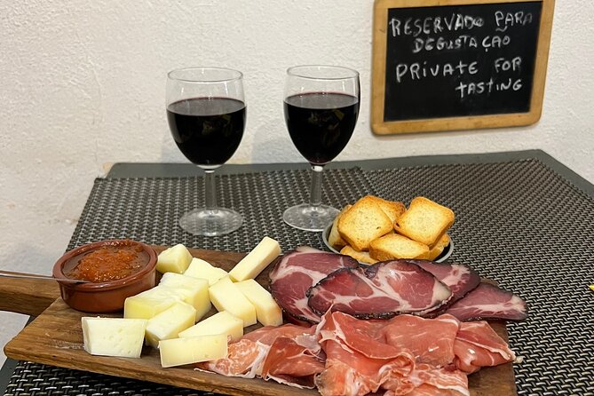 Authentic Port Wine Tasting & Douro River Cruise in Porto - Two icons of Porto in one smooth 2.5-hour plan