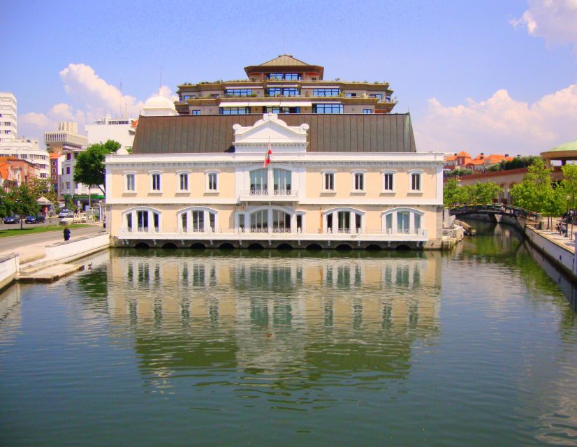 Aveiro: Boat Cruise and City Walking Tour with Sweet Tasting - Timing, breaks, and what to wear when it is rain or shine