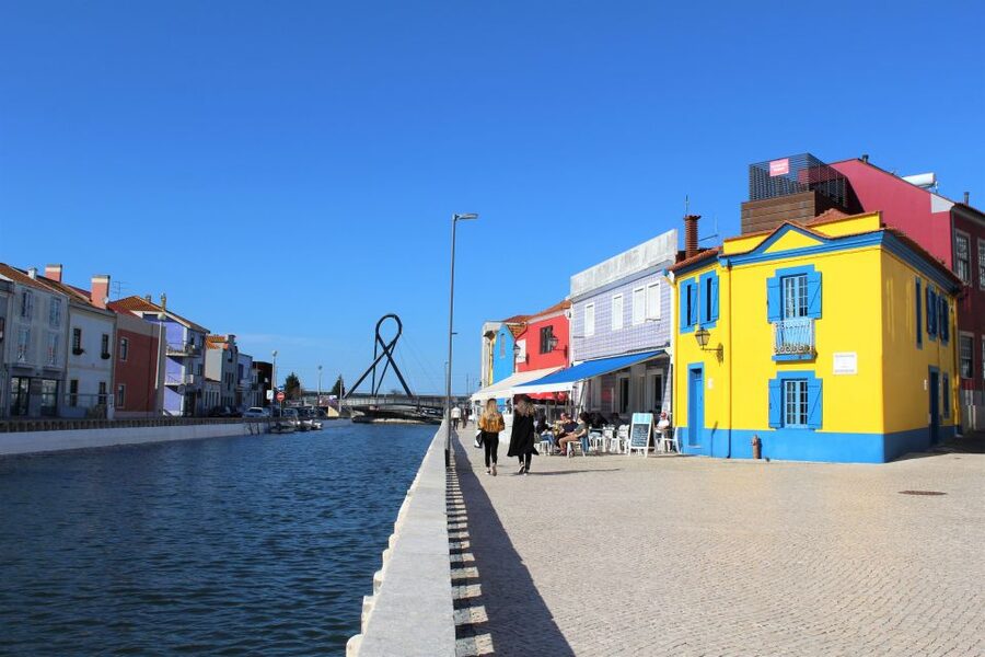 Aveiro: Private Walking Tour in the City and Moliceiro boat - Ovos moles tasting: the final stop that actually tastes like Aveiro