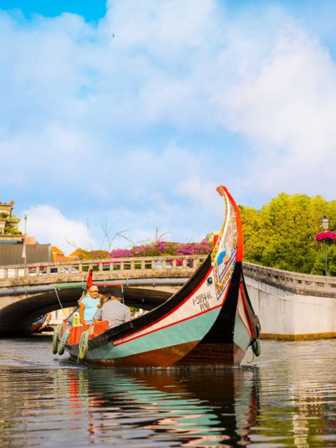 Aveiro: Scenic Guided Boat Tour - Meeting at Café A Barrica: Find the Mint-Blue Boats Fast