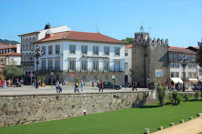 Barcelos, Ponte de Lima & Viana Private Tour (All Inclusive) - Crossing the Roman Bridge over the River Lima, like a pilgrim