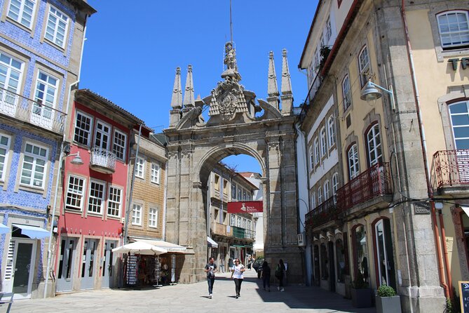 Best of Braga and Guimaraes Day Trip from Porto - Se de Braga: Portugal’s oldest cathedral, and the burial of founders