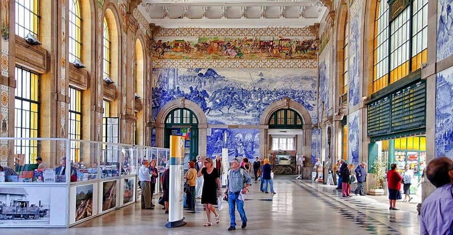 Best of Porto Guided Tour: Cruise & Wine Tasting - São Bento Station tiles: more than a quick stop