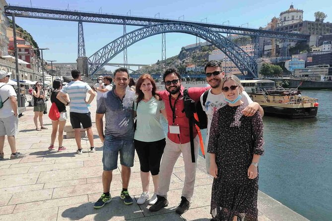 Best of Porto Private Walking Tour - A 3-hour Porto intro that starts at Fonte dos Leões and ends by the Douro