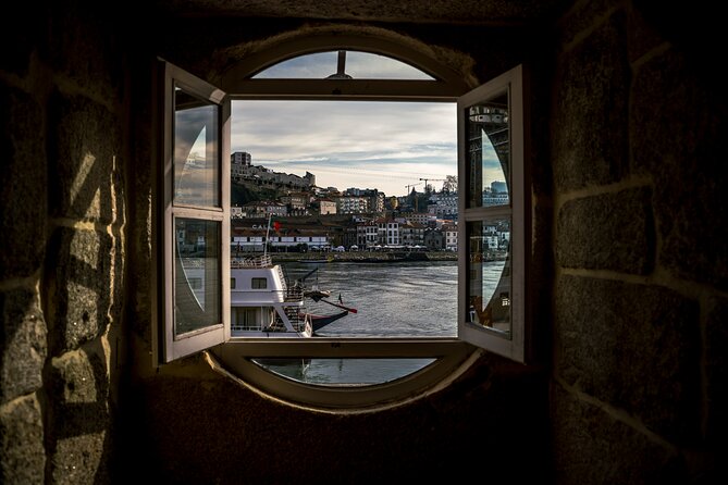 Beyond the Barrel: From Decadent to Down-home in the Heart of Porto - Starting at Jardins do Palácio de Cristal, Ending Near São Bento