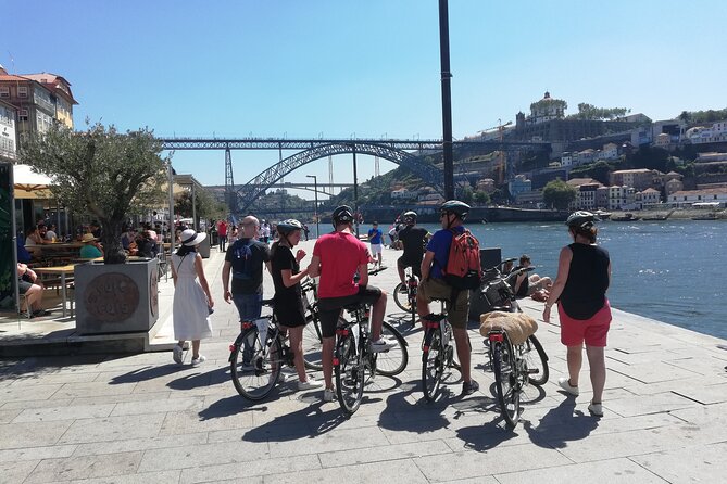 Bike or E-Bike Tour of Porto and Atlantic Coast - Espinho beach and Esmoriz walkways: seaside towns with a local rhythm