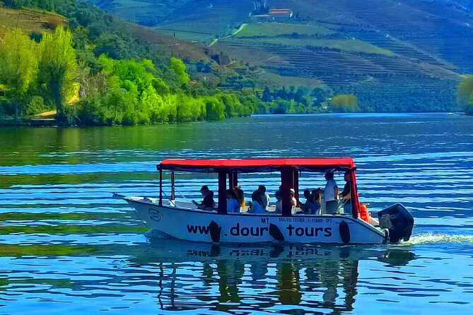 Boat tour 50min through the river Douro in Pinhão - Getting to Douro Tours Cais Fluvial and boarding on time