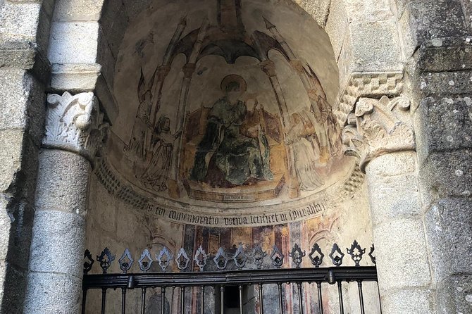 Braga and Guimarães Private Tour - Moving into Braga: Oliveira, a medieval monument, then Bom Jesus