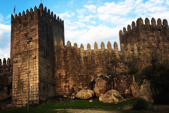 Braga and Guimarães Private Tour From Porto - Guimarães Castle and the Palace of the Dukes: Medieval Portugal Up Close