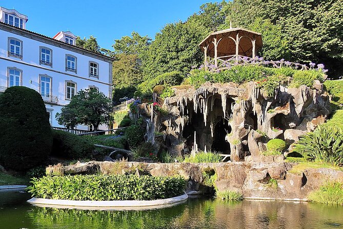 BRAGA E GUIMARÃES Private Historic Tour from Porto - Braga lunch break: use the guide to eat better, not just faster