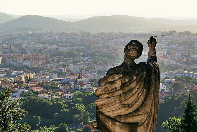 BRAGA E GUIMARÃES Private Historic Tour from Porto - Guimarães Castle and Paço dos Duques: medieval roots with a smooth sightseeing flow