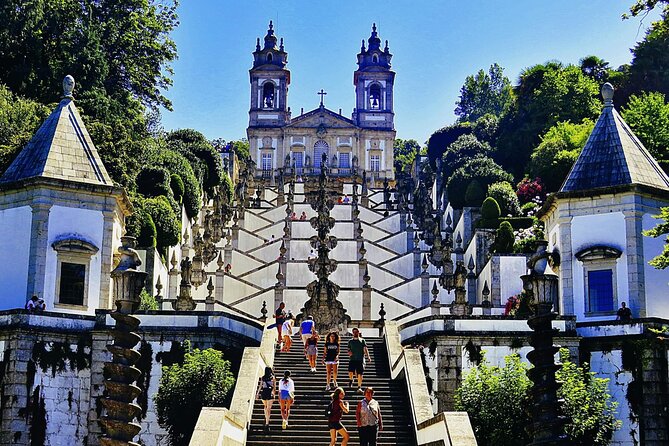 BRAGA E GUIMARÃES Private Historic Tour from Porto - Pacing, walking, and the rain factor (realistic planning)
