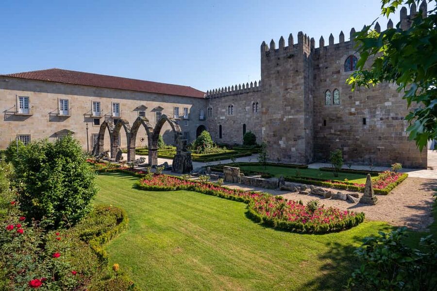 Braga: Flexible Walking Tour in Historic Center - Sé Cathedral and the Old Town Core Around Largo de São Paulo