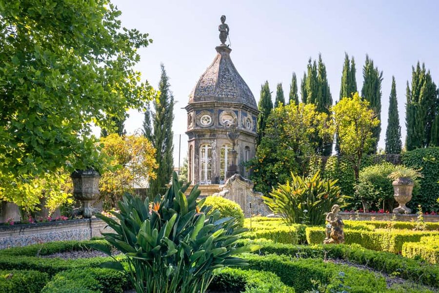 Braga: Flexible Walking Tour in Historic Center - Donjon Tower, Crivos House, and Santa Bárbara Garden Link-Up