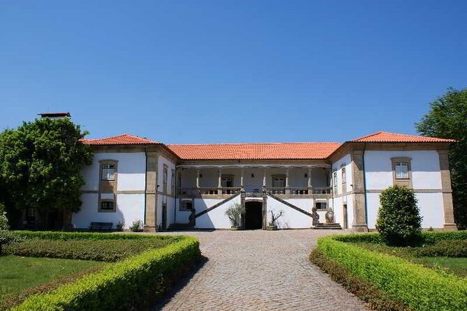 Braga/Guimarães: 1 Day with Lunch + farm and wine tasting - Exploring Braga city, plus lunch that actually breaks the day