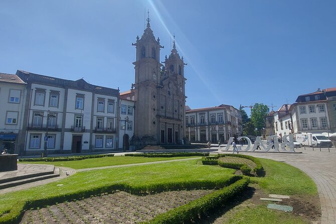 Braga/Guimarães: 1 Day with Lunch + farm and wine tasting - 9:00 pickup in Porto, then straight into Braga
