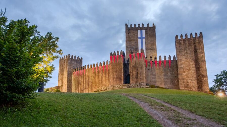Braga & Guimarães Full-Day Tour from Porto - Porto to Braga and Guimarães: a smart historic loop