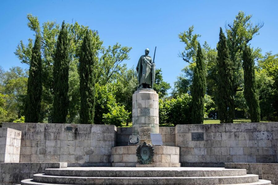 Braga & Guimarães Full-Day Tour from Porto - The break window: how to make that extra hour count