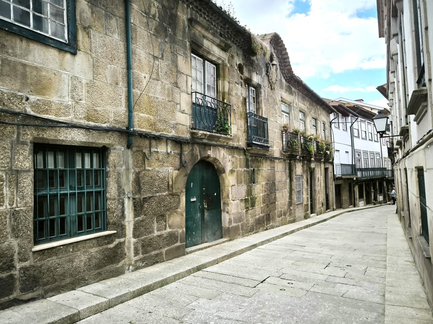 Braga & Guimarães Tour: Small Historical Group Tour - The medieval architecture lesson you actually get to see