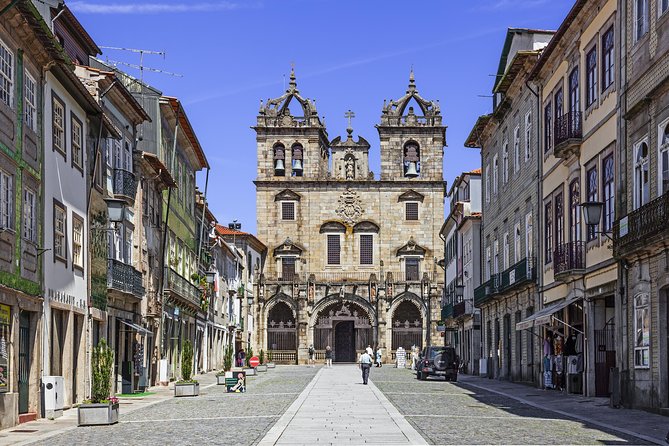 Braga: Half Day Private Tour from Porto - Stop 2: Bom Jesus funicular, church, and the viewpoint payoff