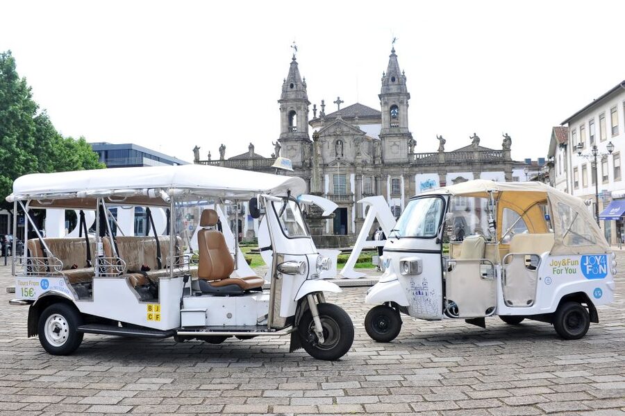 Braga: Tuk Tuk City Tour - Meeting at Largo Carlos Amarante: Your Tour Starts in the Right Spot