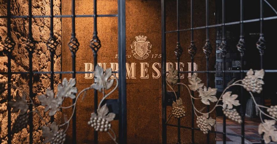 Burmester Cellar Tour - Burmester’s Port story, from 1730 London to exporting from Gaia