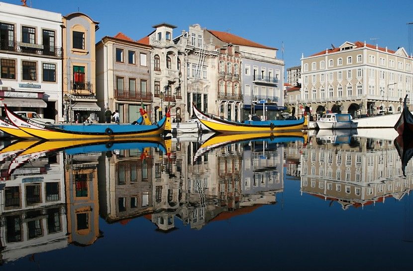 Combo: Porto City Half-Day Tour & Aveiro Half-Day Tour - Aveiro’s fish market square: start where the city looks its best
