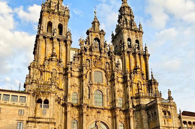 Day Trip from Porto to Santiago de Compostela and Valença - The drive across the border: the part many people underestimate
