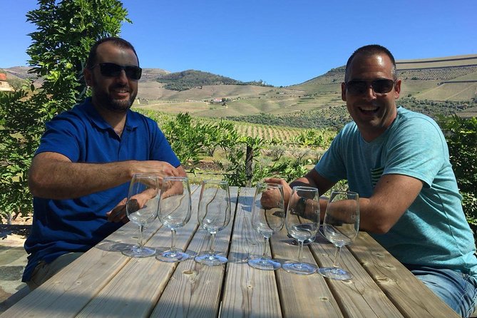 Day Trip Through the Enchanting Douro Valley #DuckSideOfPorto - A Douro day plan that starts with views, then turns to wine