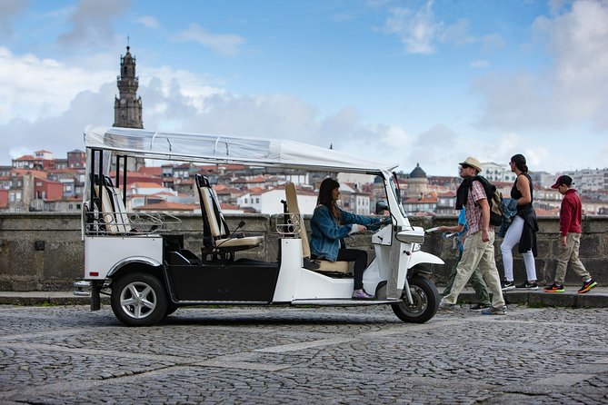 Discover Porto's Highlights on a 2-Hour Private Electric Tuk Tuk - Cordoaria and Palácio de Cristal Gardens: green breaks with big sightlines