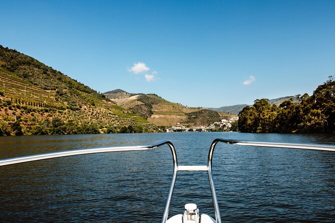 Douro Adventure - Tour 4x4 | Full Day Private Tour | All Included - Lunch at a Portuguese winery, with drinks and real local flavors