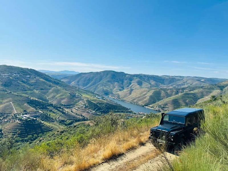 Douro offroad experience: visit to a winery and a picnic - From Pinhão or Peso da Régua into the 4x4 rhythm