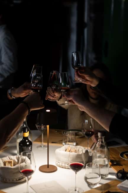 Douro: Quinta de Santa Júlia Lunch, Tour, & Wine Tasting - Wine tasting with terroir talk (and real structure)