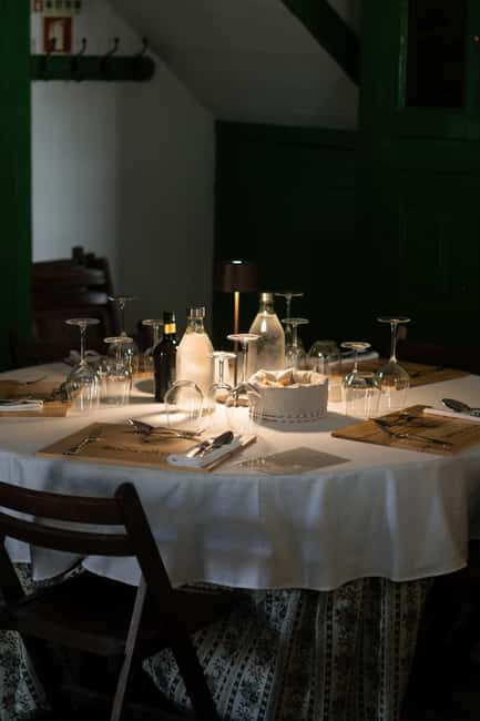 Douro: Quinta de Santa Júlia Lunch, Tour, & Wine Tasting - Lunch that actually tastes like the Douro
