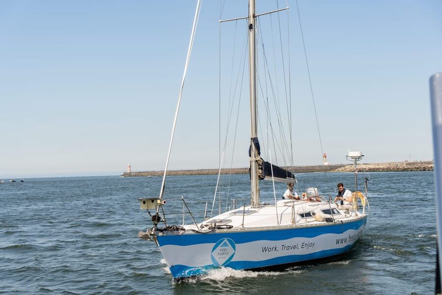Douro River Cruise with Cheese & Tonic Porto in a Sailboat - The 2-hour route that connects Porto and Gaia without wasting time