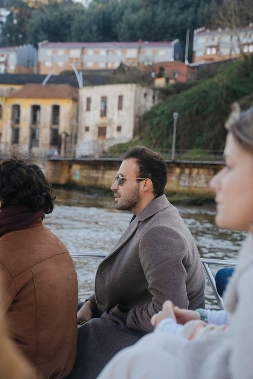 Douro River Cruise with Cheese & Tonic Porto in a Sailboat - Port Tonic, cheeses, and the snack rhythm that makes the time fly