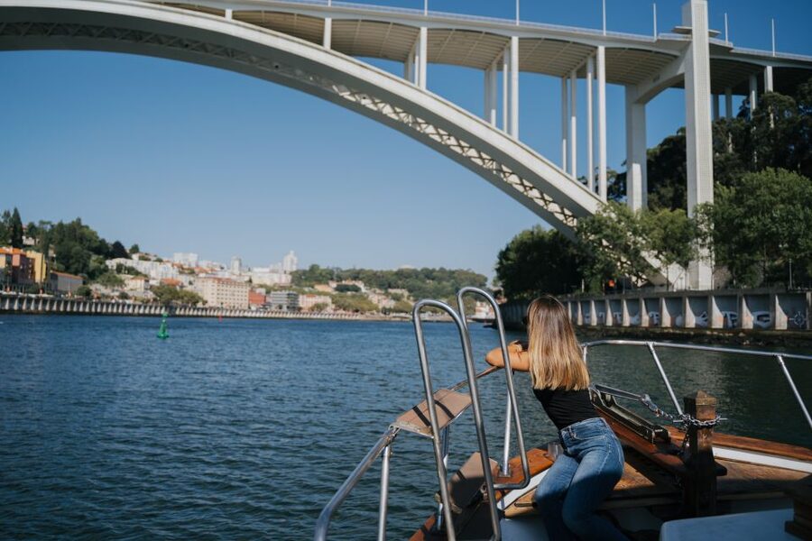Douro River: Party Boat Tour - Where you meet and how boarding feels