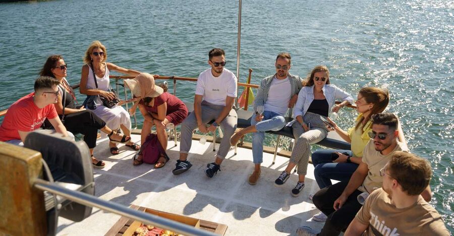 Douro River: Party Boat Tour - The Mathilda route: Porto bridges and riverfronts from the water