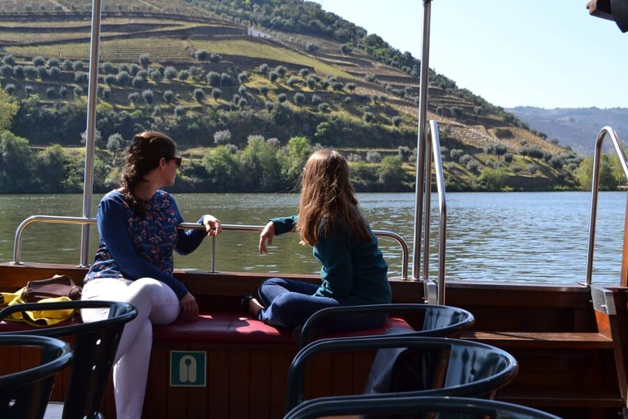 Douro Tour with Wine Tasting and Visit to Lamego and Pinhão - The Pinhão to Pinhão Rabelo boat cruise, 60 minutes of river time