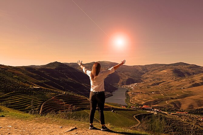 DOURO TOURS - Premium Tour - Lunch in Pinhão: traditional Portuguese meal with Porto wine